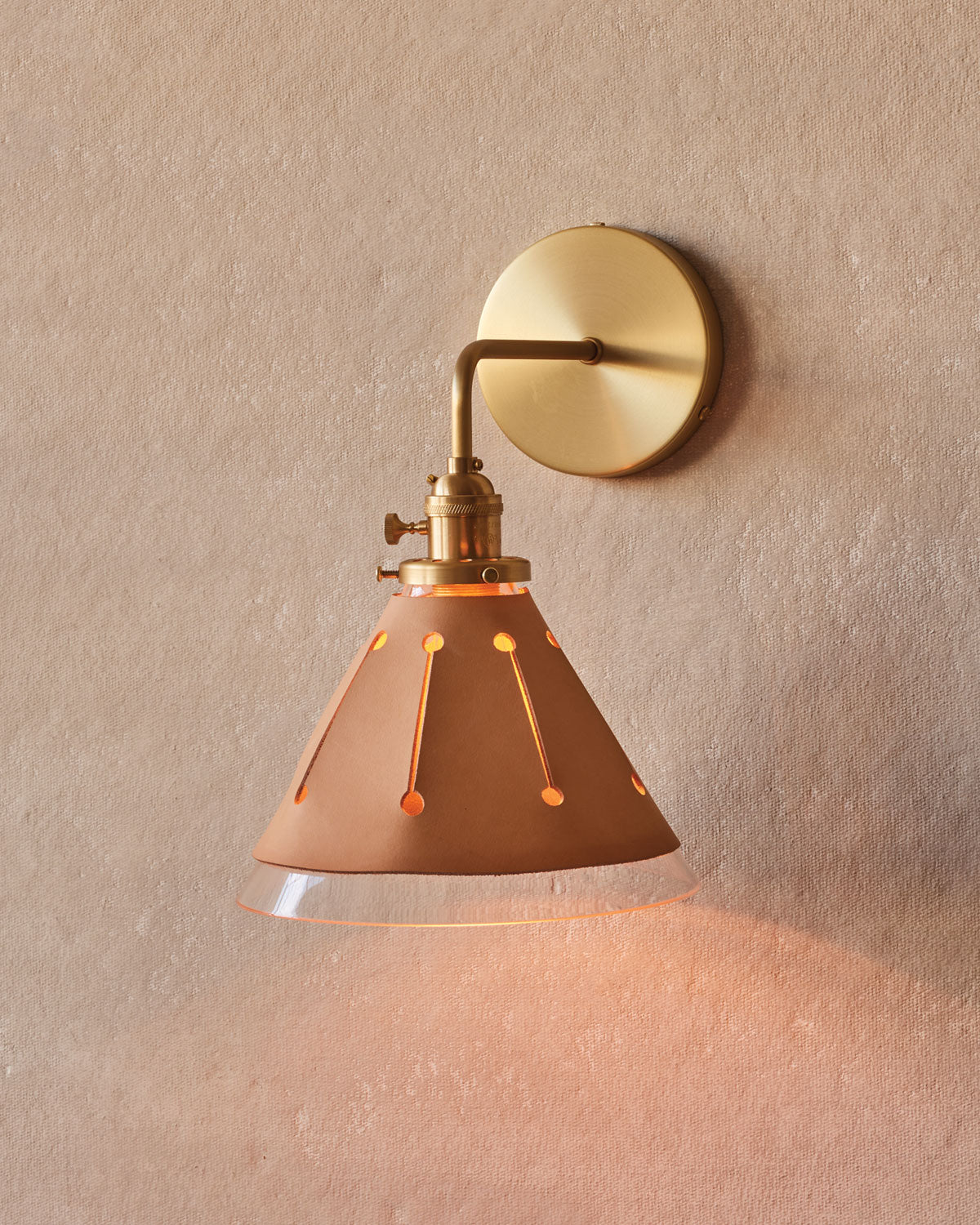 #leather-finish_natural tan #wiring_hardwired
