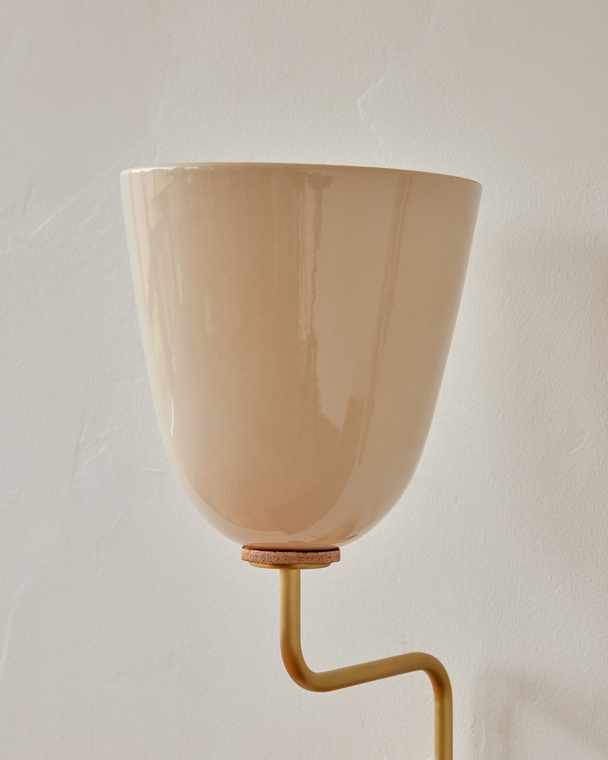 #shade-finish_cream #Metal-+-Wood-Finish_Satin Brass / Clear Maple