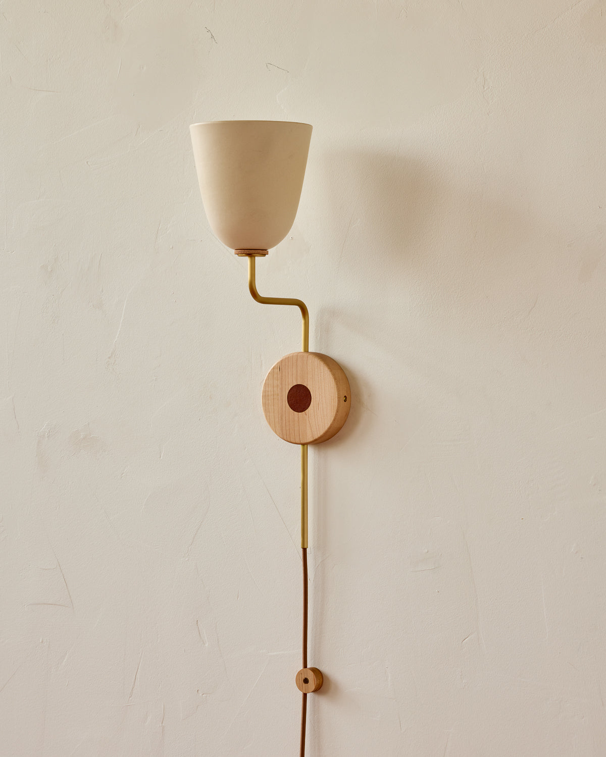 #shade-finish_dove #Metal-+-Wood-Finish_Satin Brass / Clear Maple #wiring_plug-in