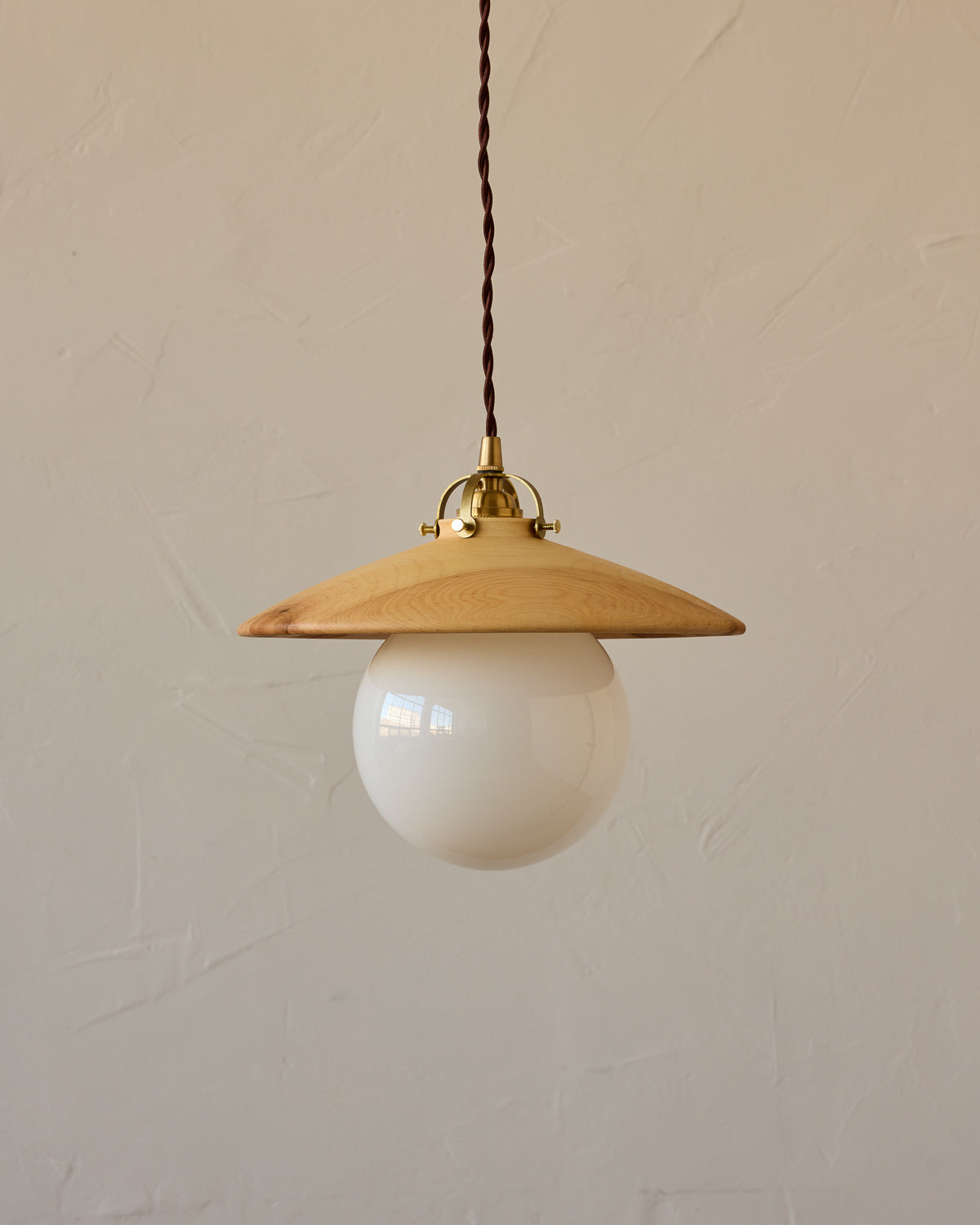#shade-finish_natural maple #Cord-Color---Glass_Brown Cord - White Globe