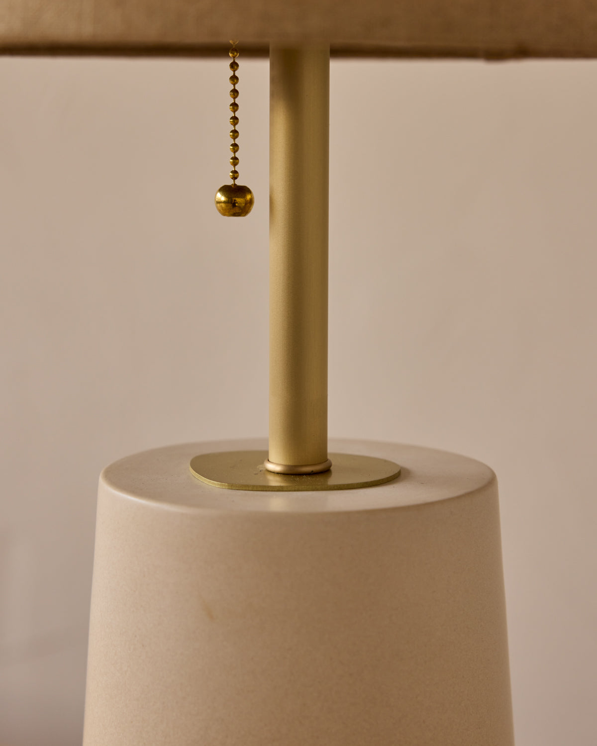#ceramic-finish_dogwood ceramic #shade-color_flax linen