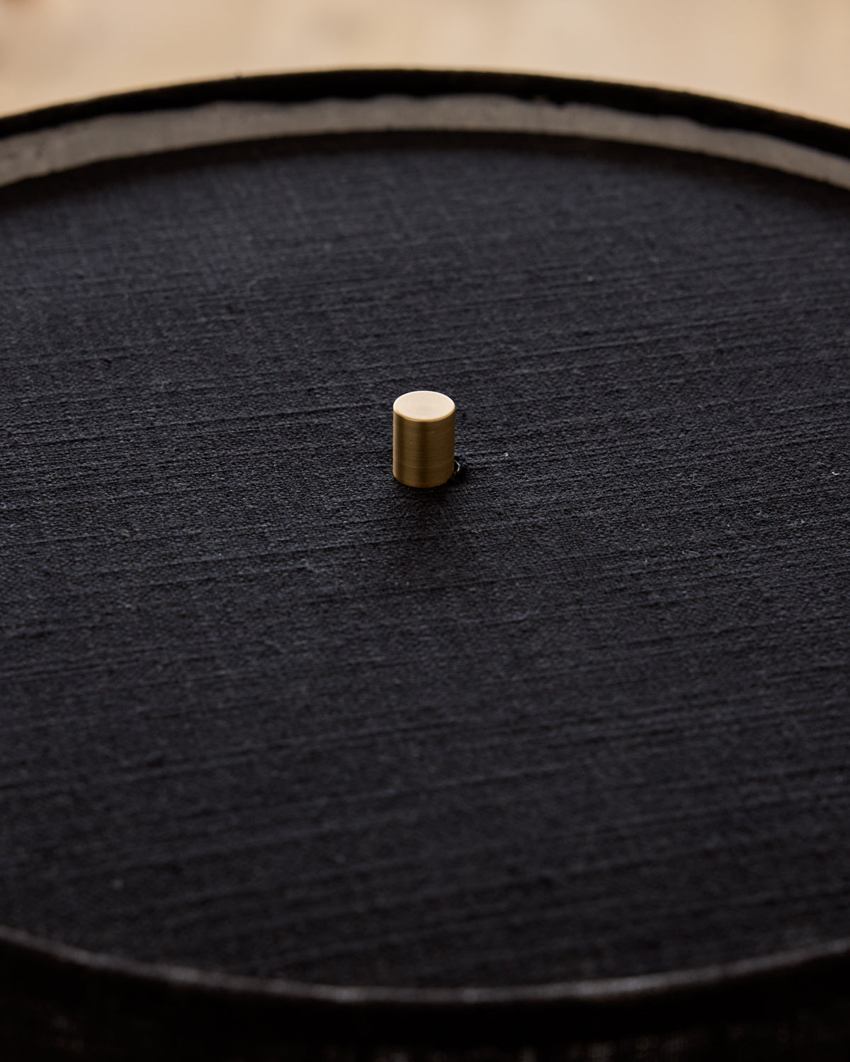 #shade-color_black linen