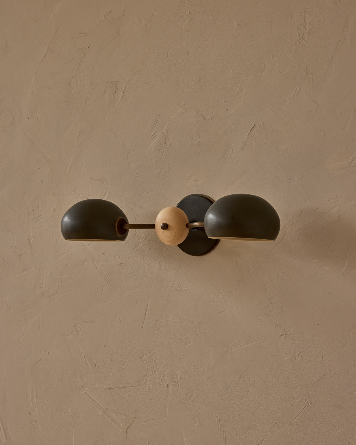 #ceramic-finish_almost black #metal-finish_antique brass #wood-finish_clear maple