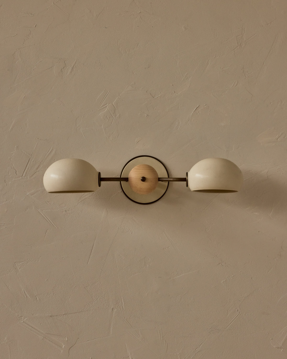 #ceramic-finish_dove #metal-finish_antique brass #wood-finish_clear maple