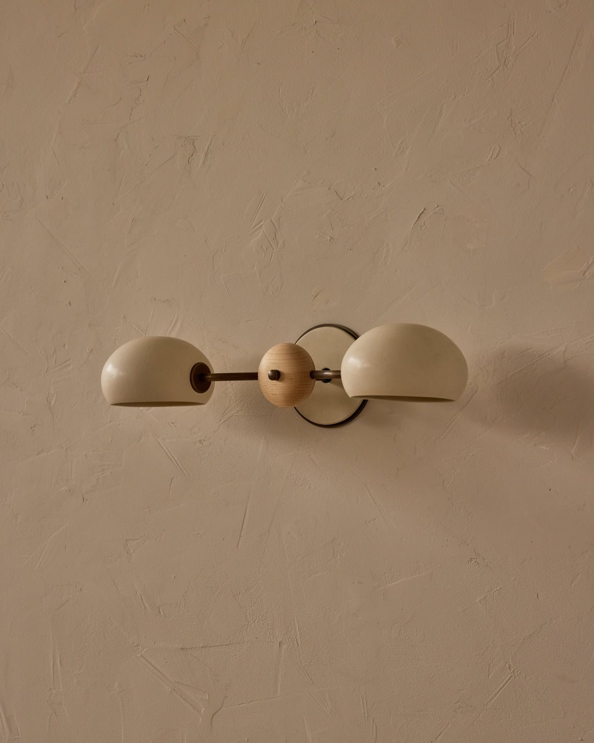 #ceramic-finish_dove #metal-finish_antique brass #wood-finish_clear maple