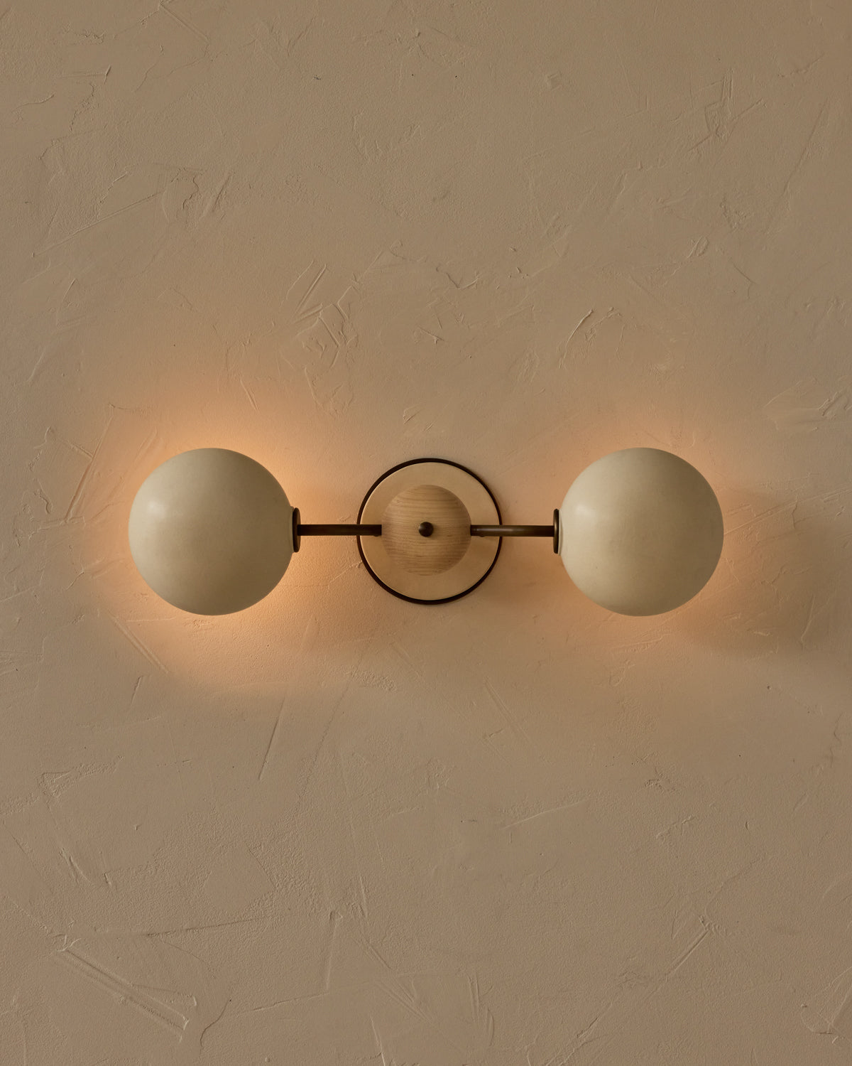 #ceramic-finish_dove #metal-finish_antique brass #wood-finish_clear maple