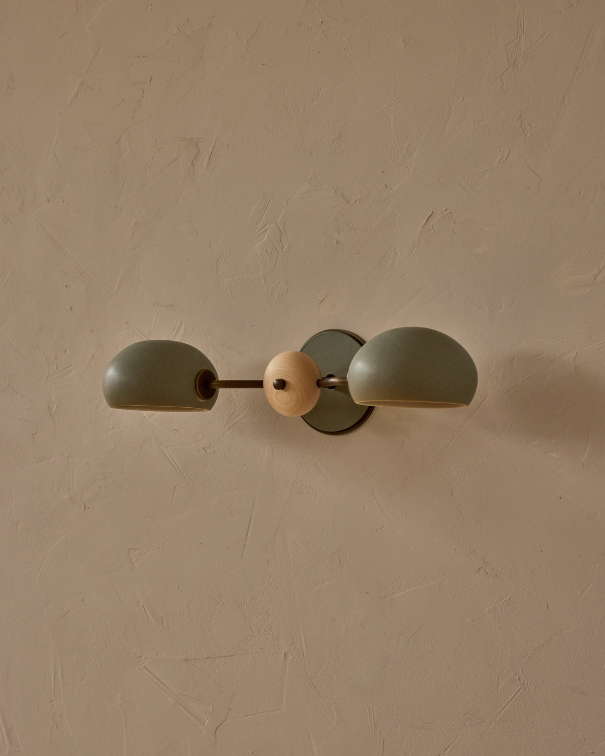 #ceramic-finish_olivine #metal-finish_antique brass #wood-finish_clear maple