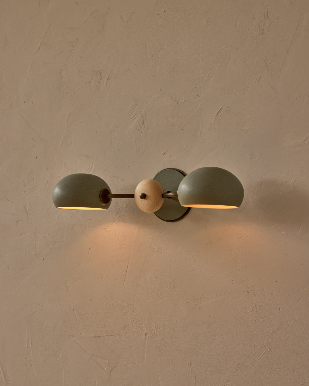 #ceramic-finish_olivine #metal-finish_antique brass #wood-finish_clear maple