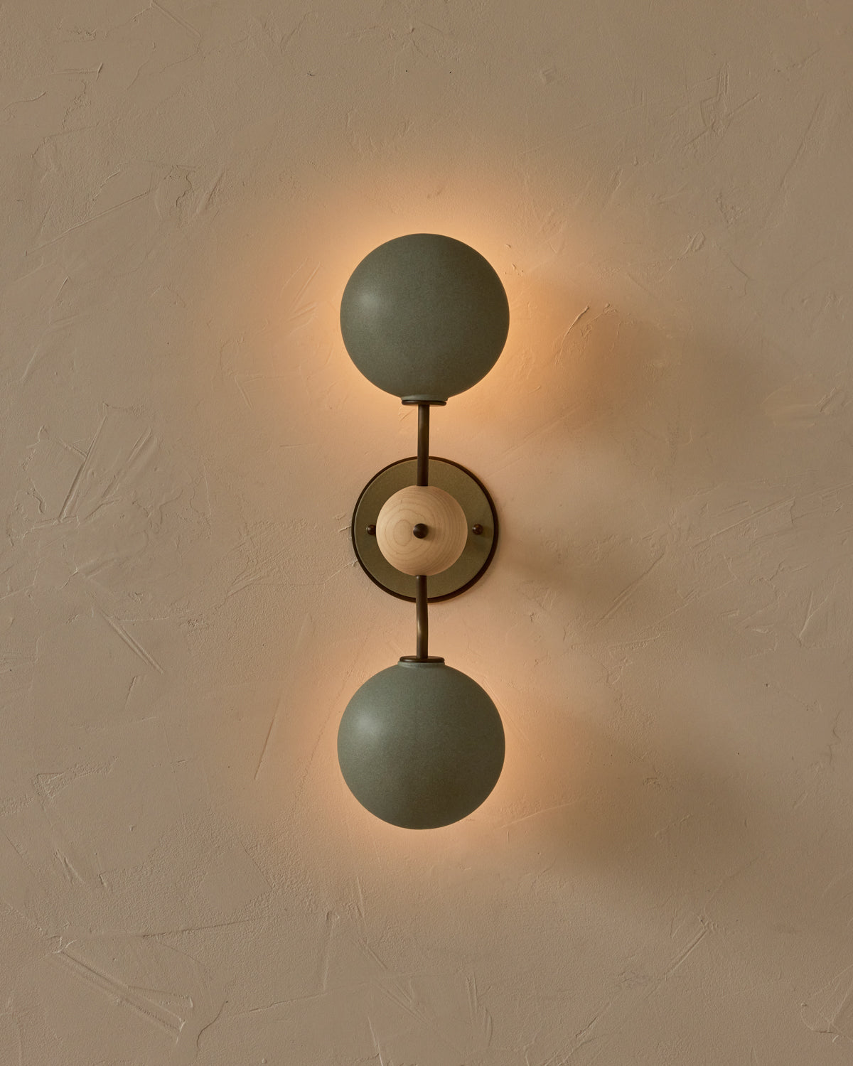 #ceramic-finish_olivine #metal-finish_antique brass #wood-finish_clear maple