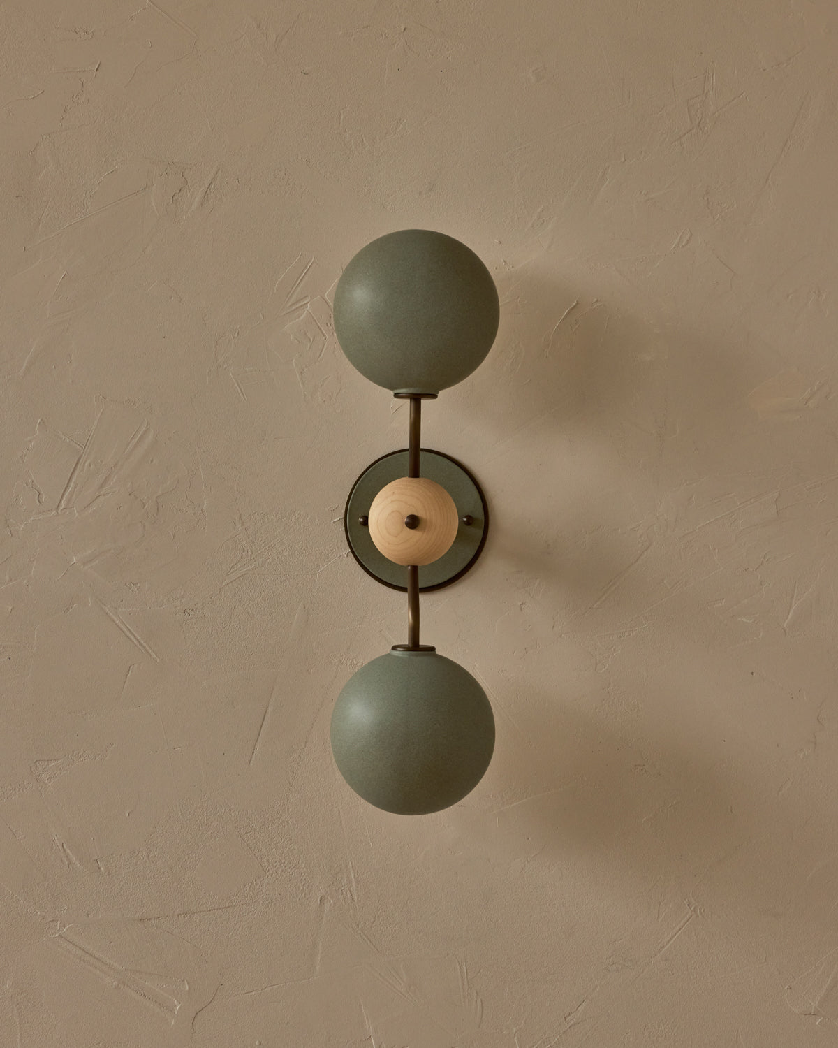 #ceramic-finish_olivine #metal-finish_antique brass #wood-finish_clear maple