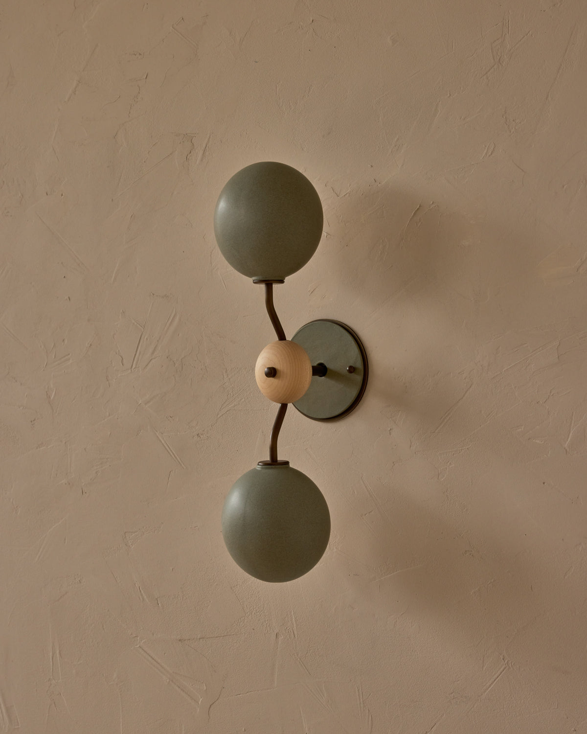 #ceramic-finish_olivine #metal-finish_antique brass #wood-finish_clear maple
