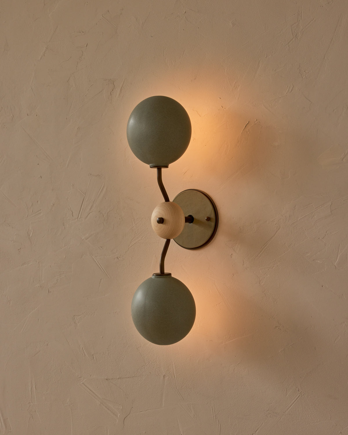 #ceramic-finish_olivine #metal-finish_antique brass #wood-finish_clear maple