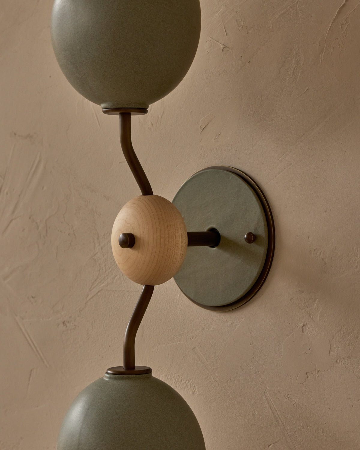 #ceramic-finish_olivine #metal-finish_antique brass #wood-finish_clear maple