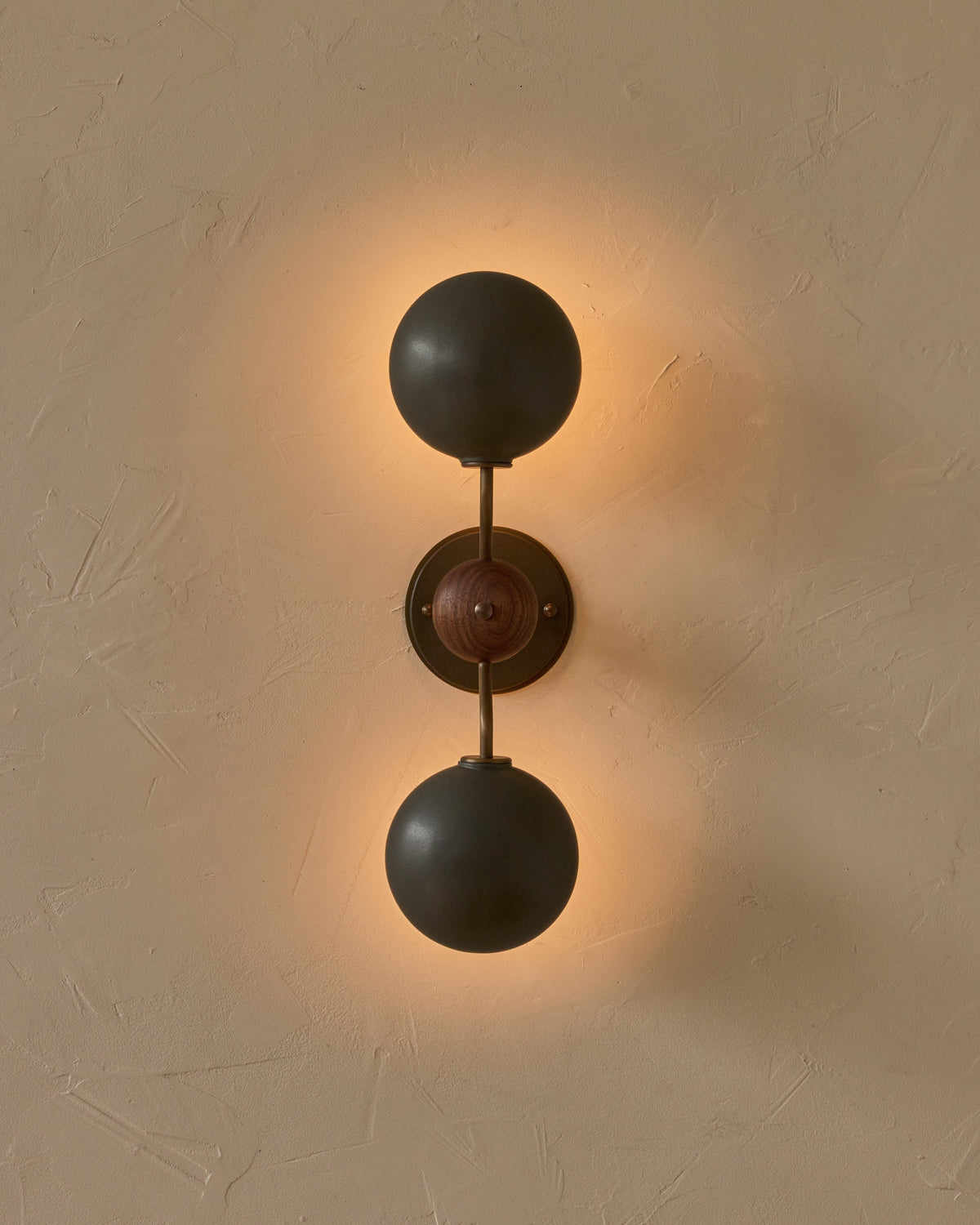 #ceramic-finish_almost black #metal-finish_antique brass #wood-finish_black walnut