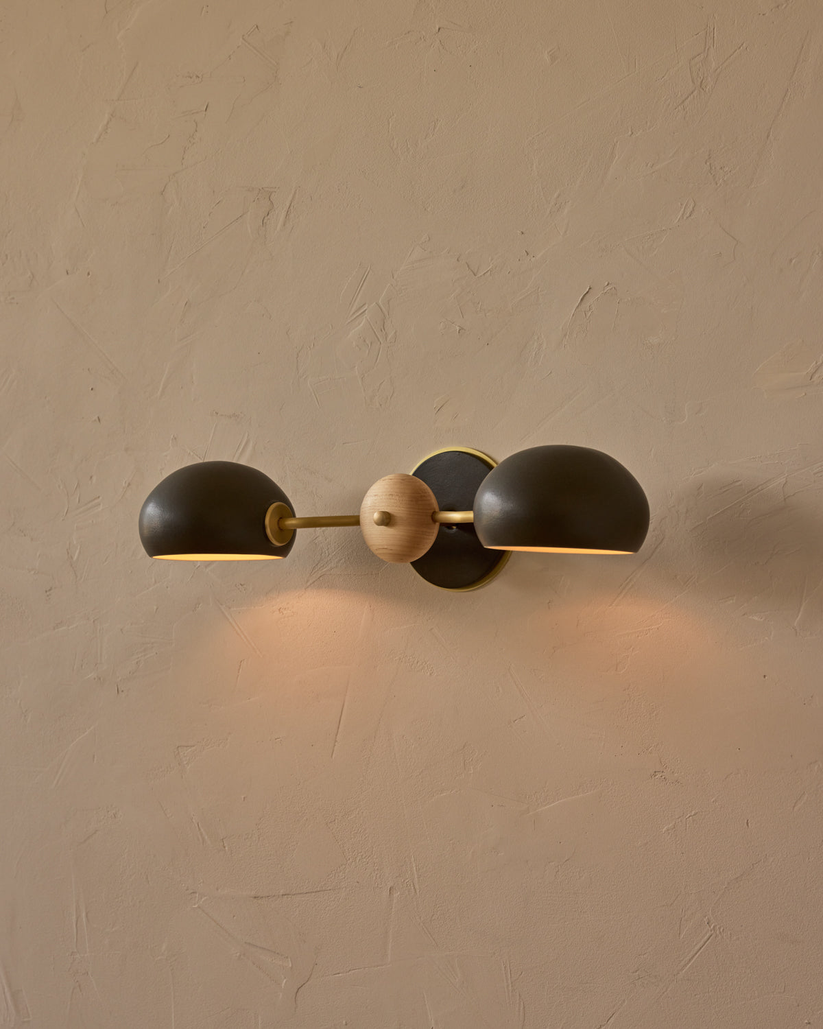 #ceramic-finish_almost black #metal-finish_satin brass #wood-finish_clear maple