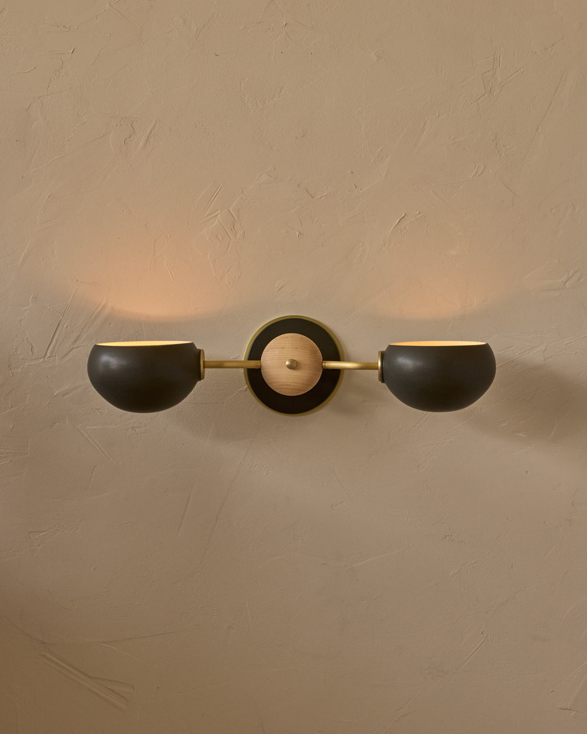 #ceramic-finish_almost black #metal-finish_satin brass #wood-finish_clear maple
