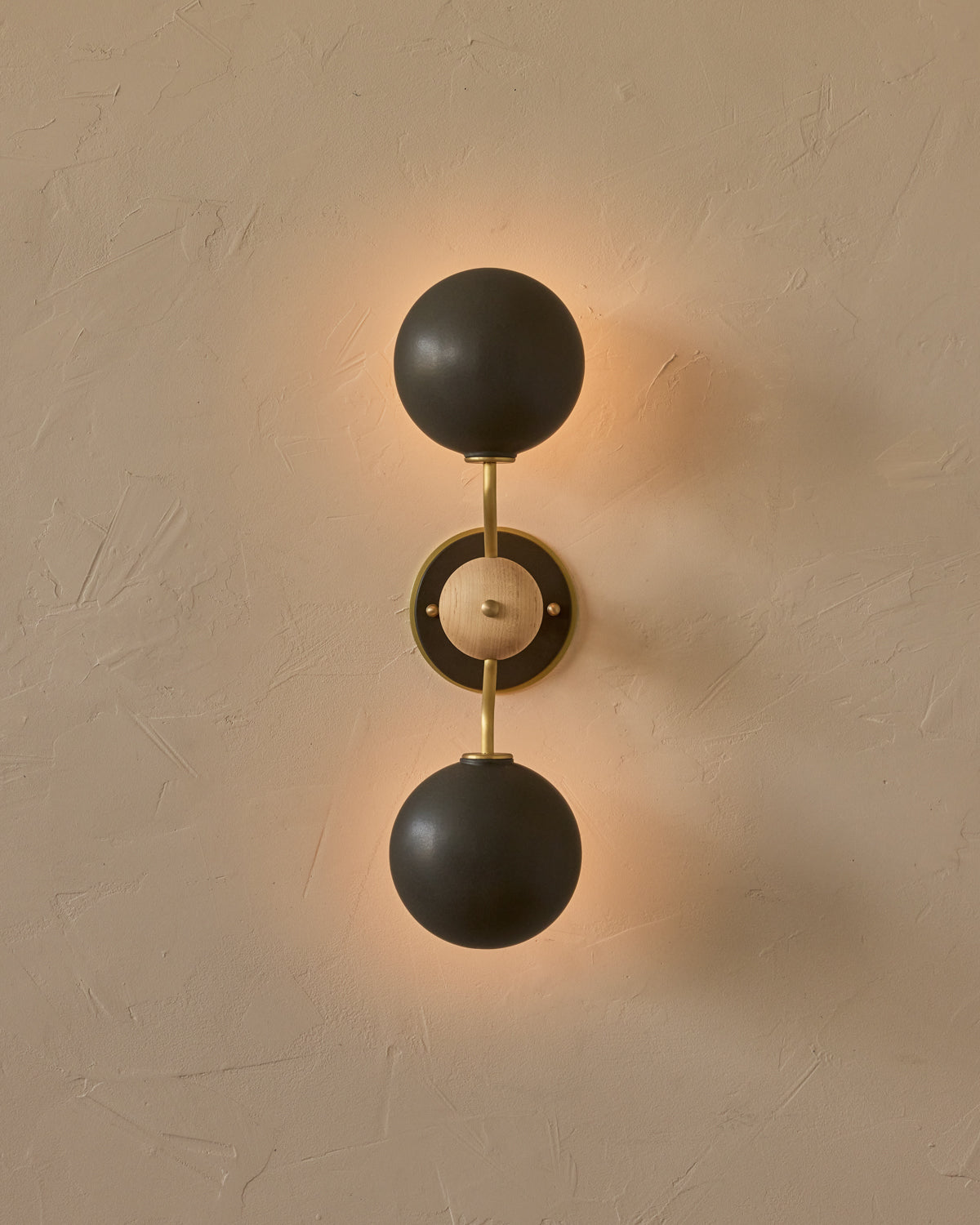 #ceramic-finish_almost black #metal-finish_satin brass #wood-finish_clear maple
