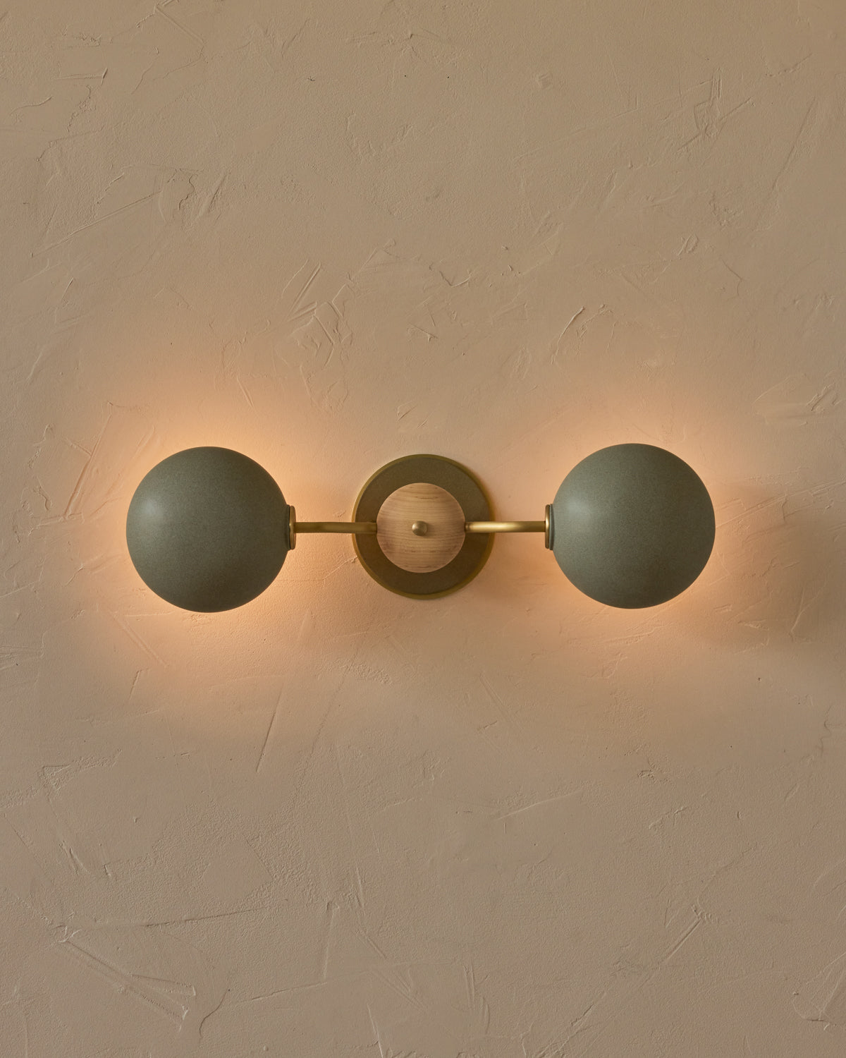 #ceramic-finish_olivine #metal-finish_satin brass #wood-finish_clear maple