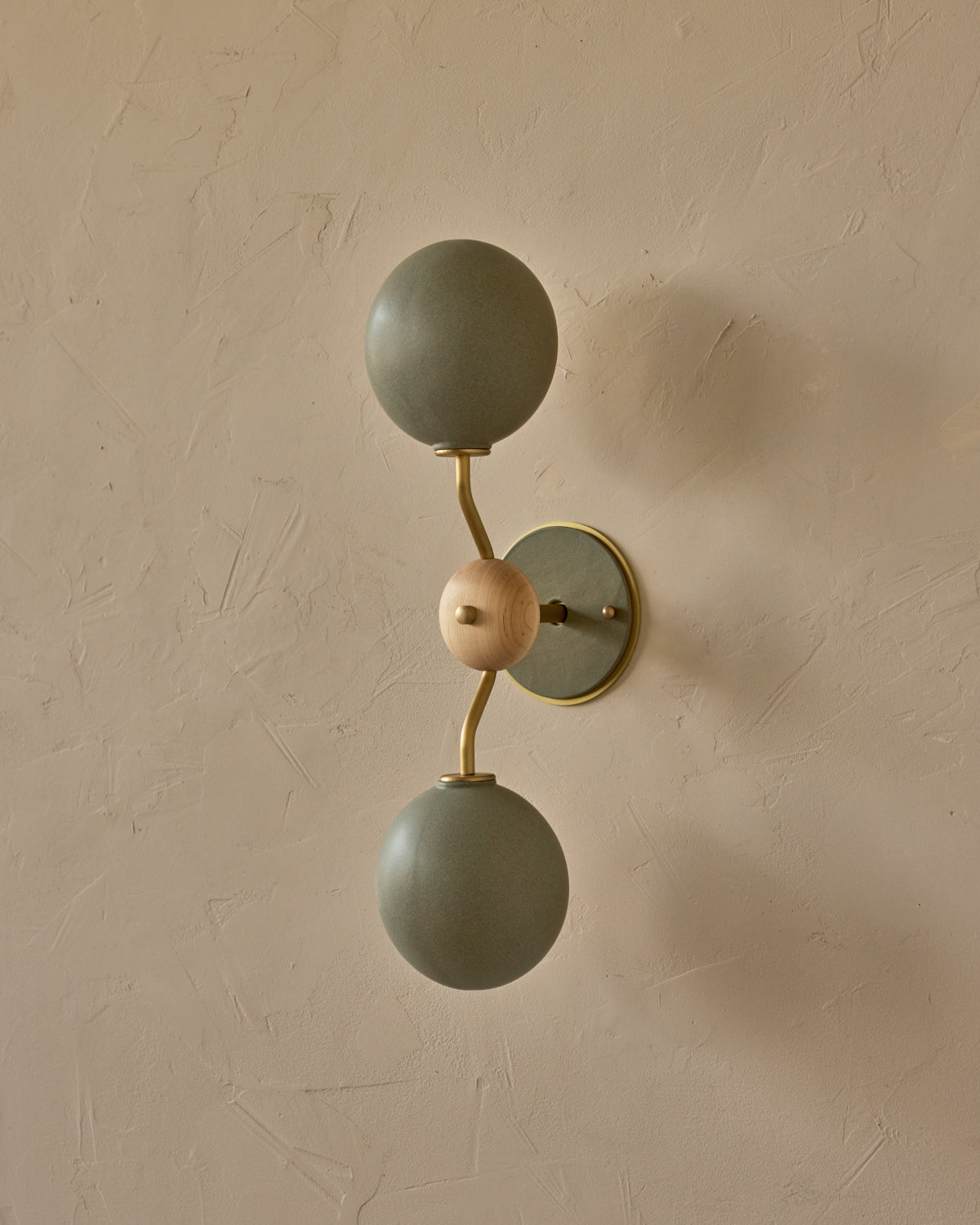 #ceramic-finish_olivine #metal-finish_satin brass #wood-finish_clear maple