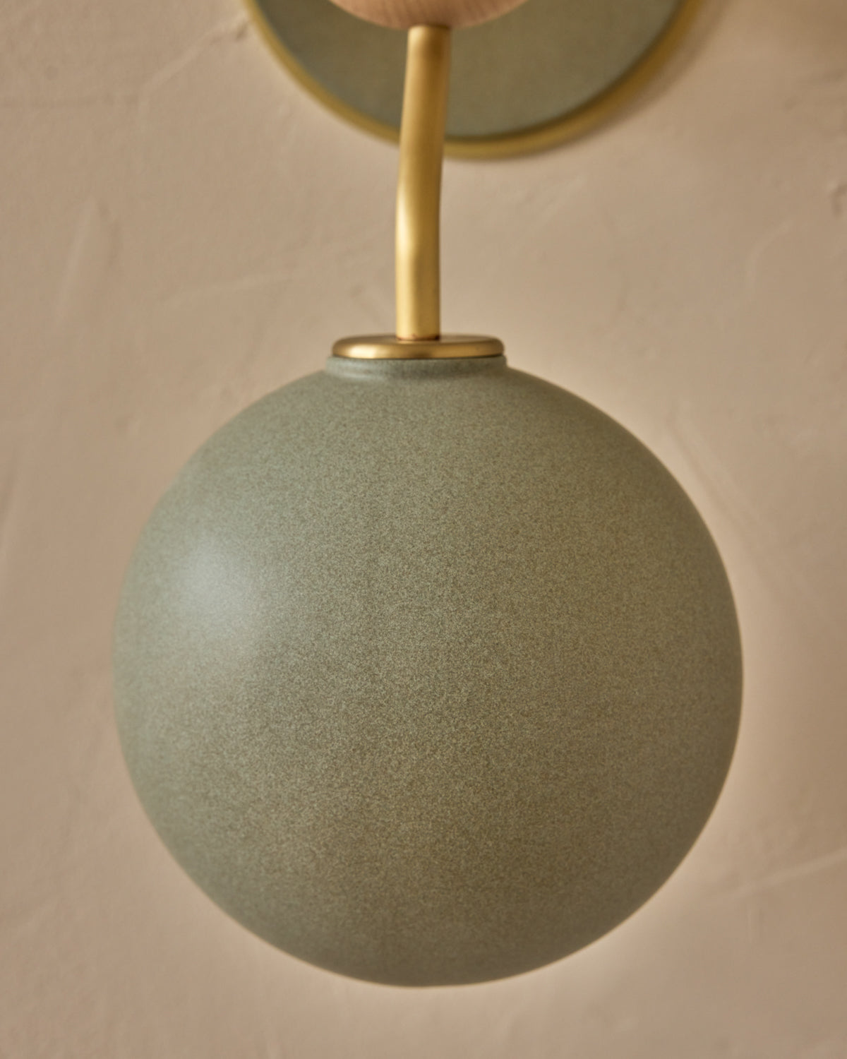 #ceramic-finish_olivine #metal-finish_satin brass #wood-finish_clear maple