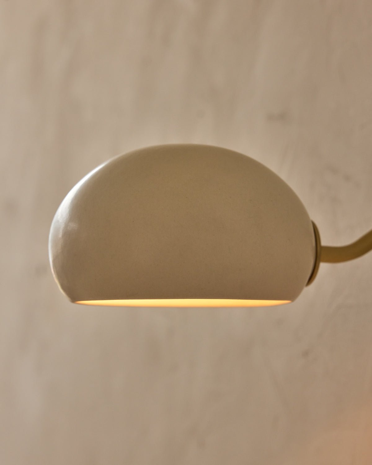 #ceramic-finish_dove #metal-finish_satin brass