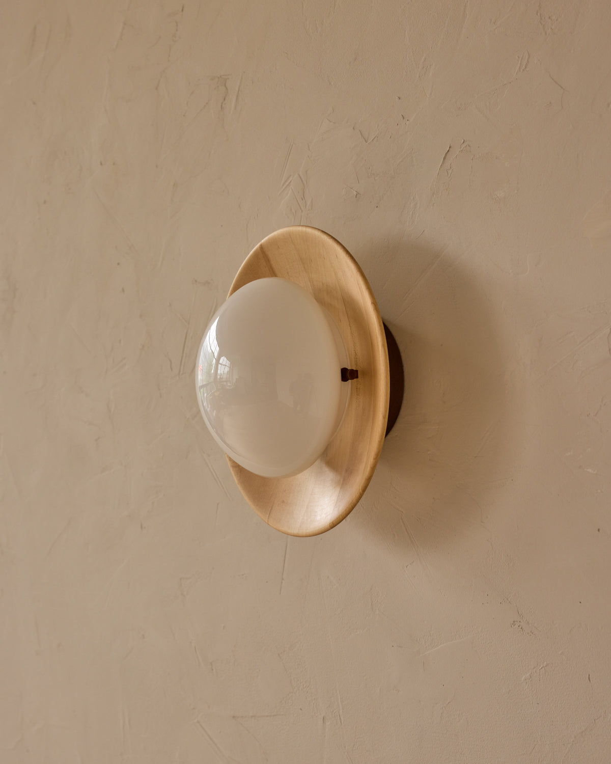 #shade-finish_natural maple #metal-finish_antique brass