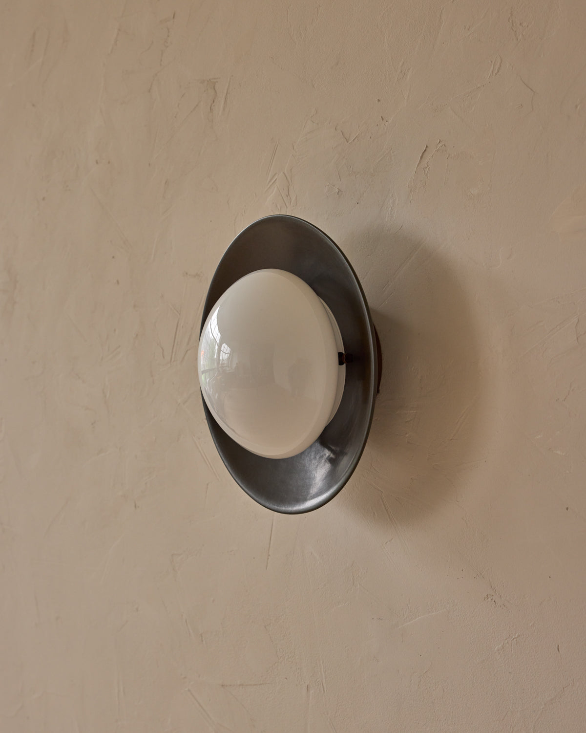 #shade-finish_almost black ceramic #metal-finish_antique brass