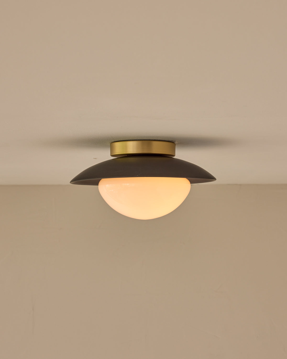 #shade-finish_almost black ceramic #metal-finish_satin brass