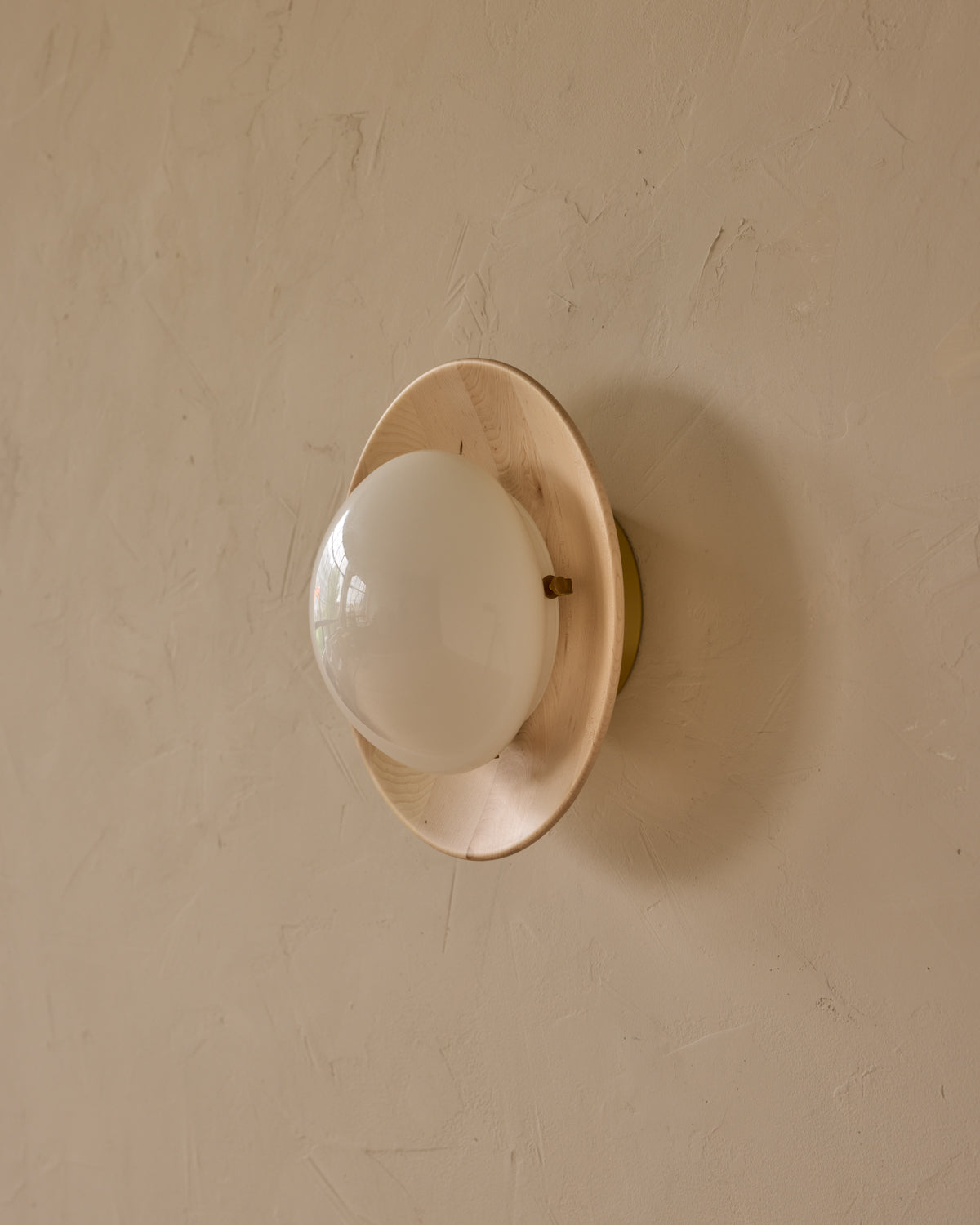 #shade-finish_clear maple #metal-finish_satin brass