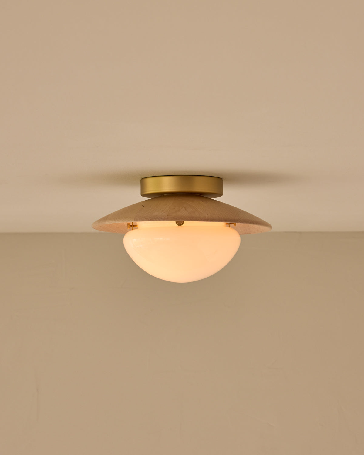 #shade-finish_clear maple #metal-finish_satin brass