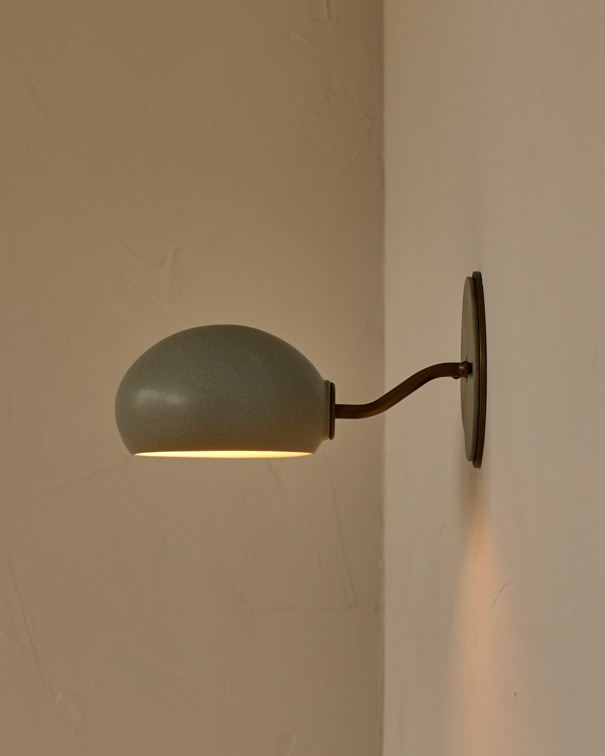#ceramic-finish_olivine #metal-finish_antique brass