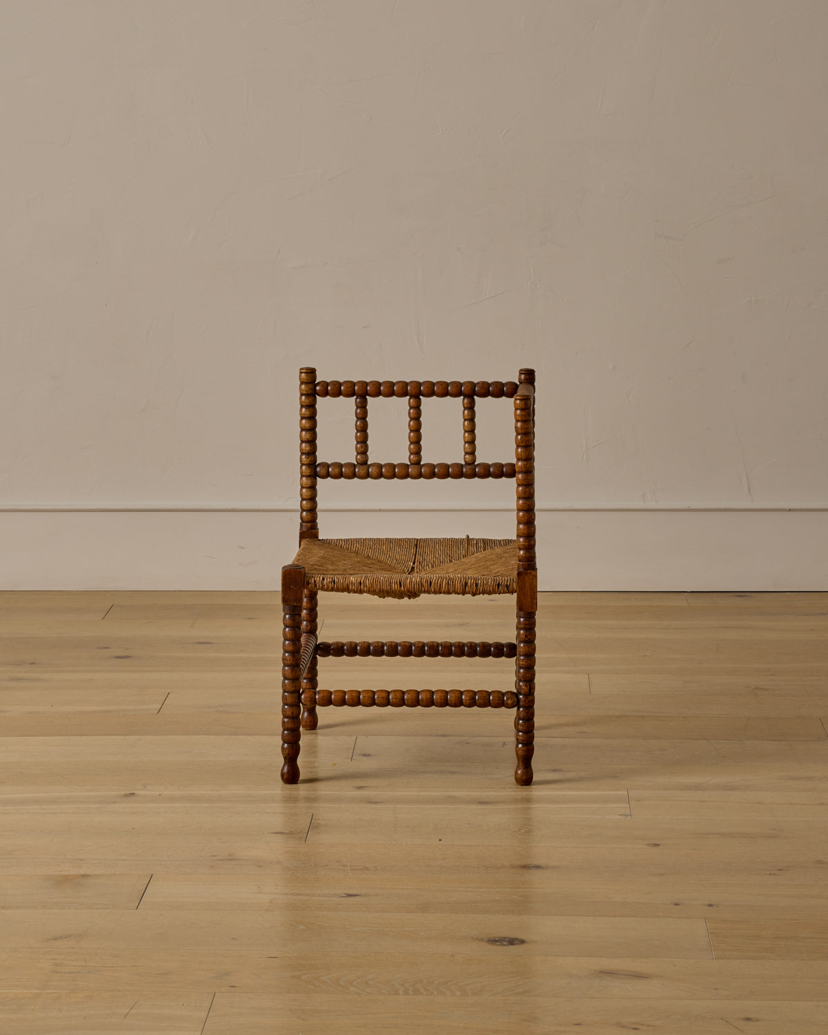 Corner Rounded Bobbin Chair