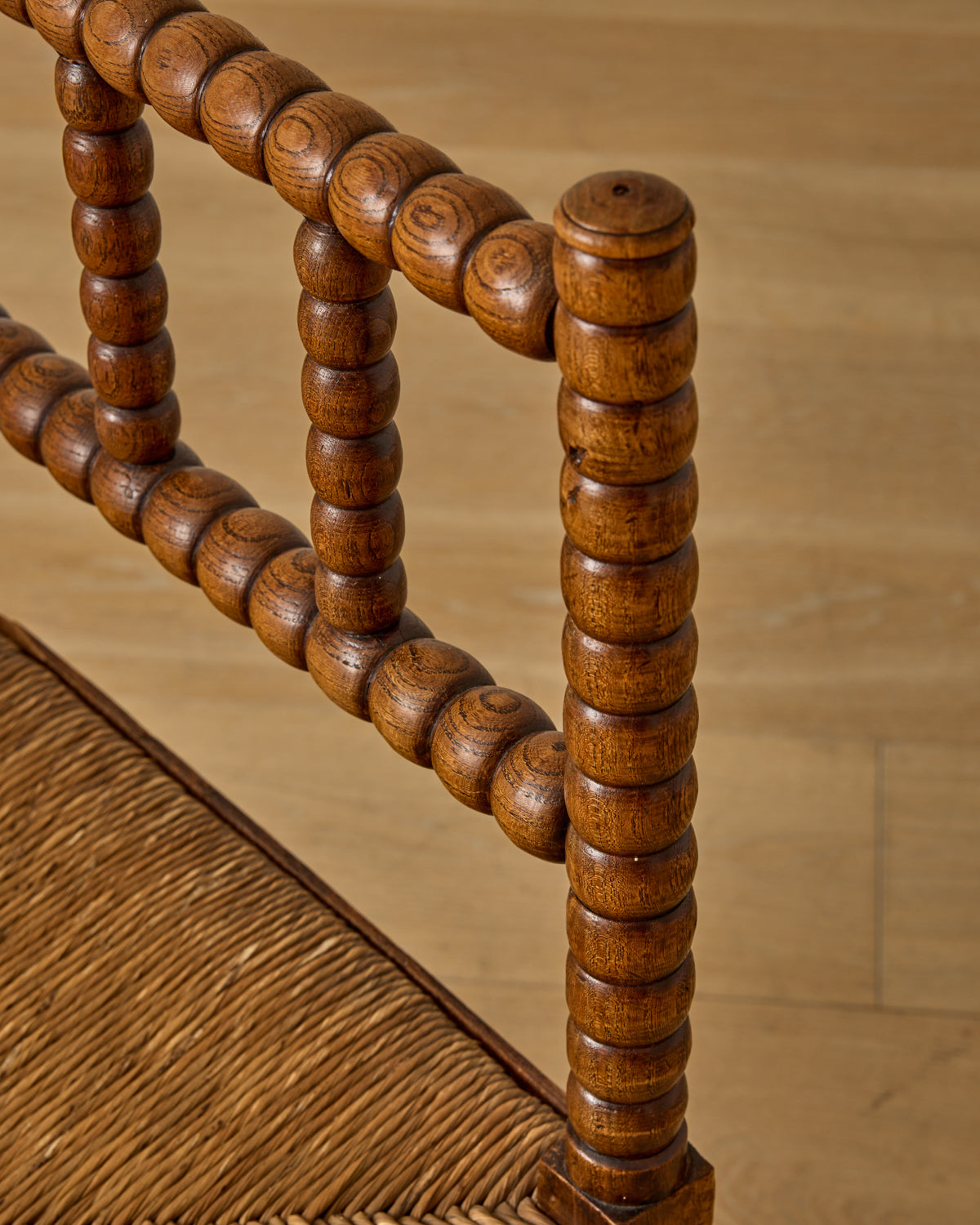 Corner Rounded Bobbin Chair