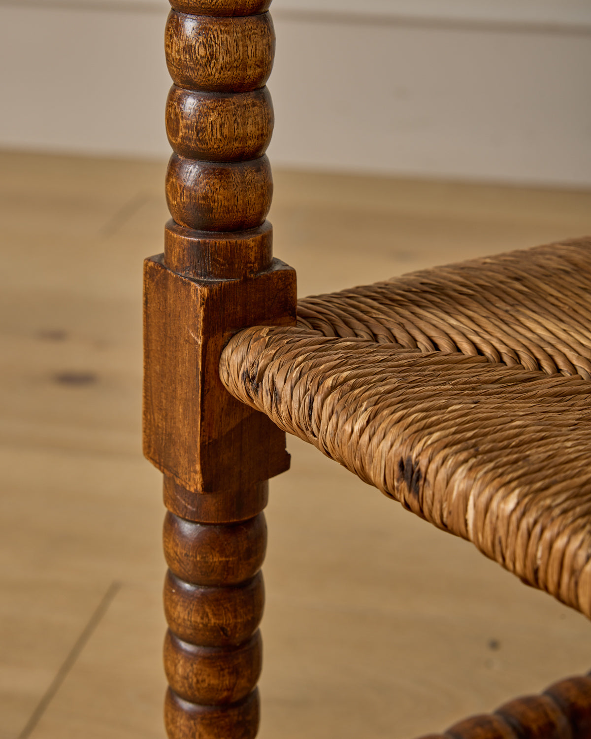 Corner Rounded Bobbin Chair