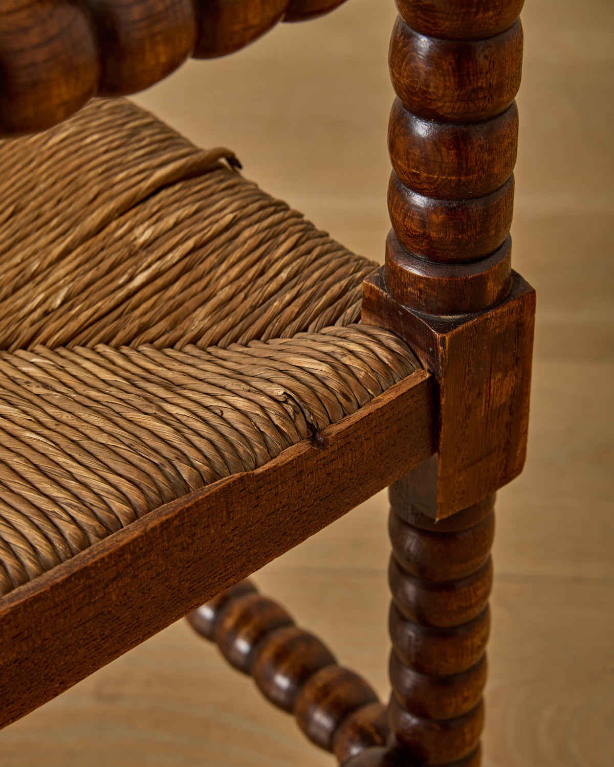 Corner Rounded Bobbin Chair