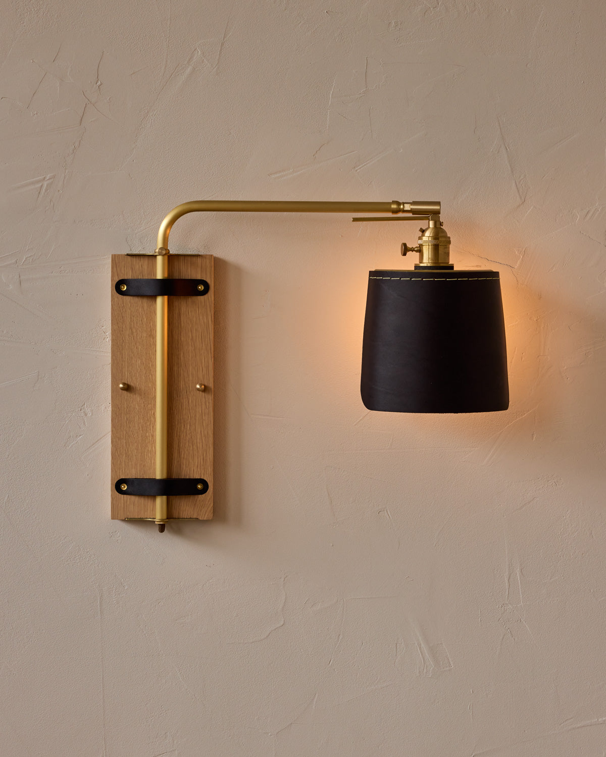 #leather-finish_black harness #wood-finish_white oak #wiring_hardwired