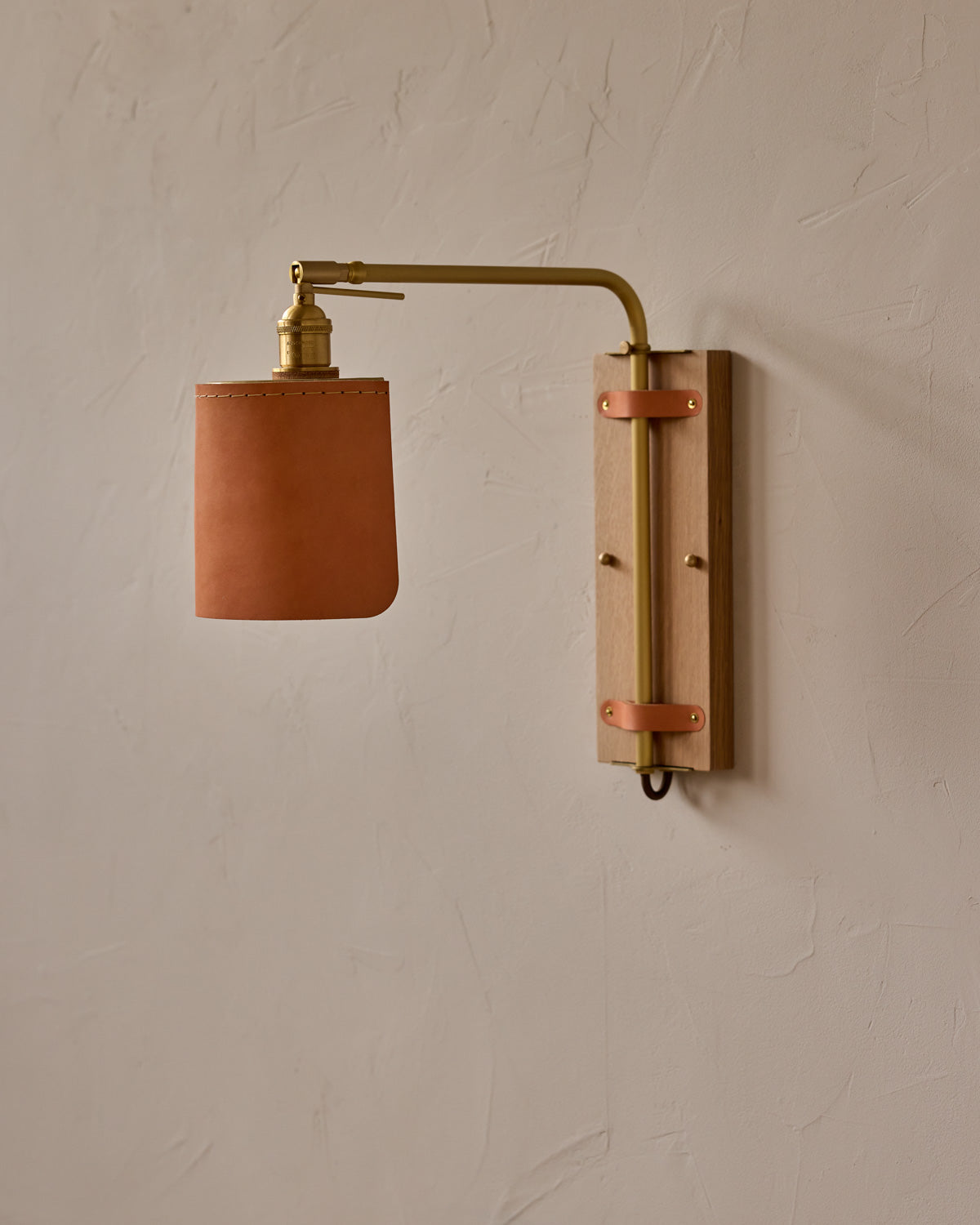 #leather-finish_natural harness #wood-finish_white oak #wiring_hardwired
