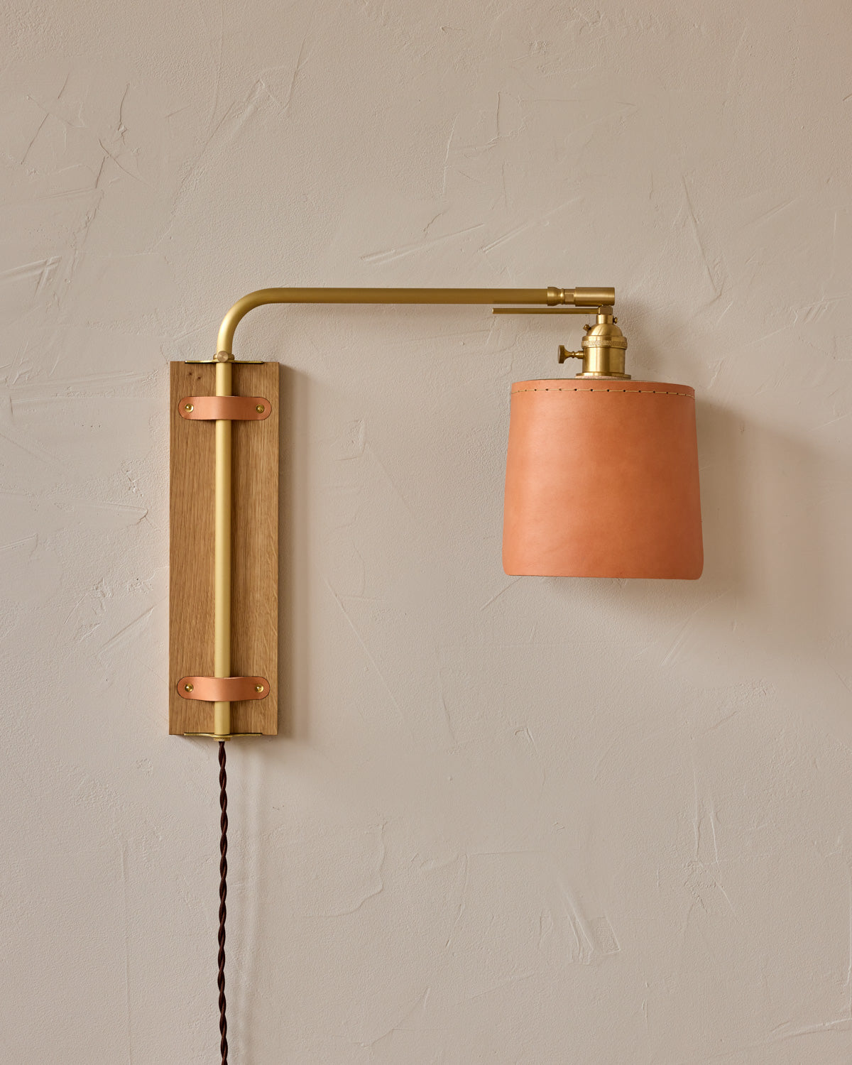 #leather-finish_natural harness #wood-finish_white oak #wiring_plug-in