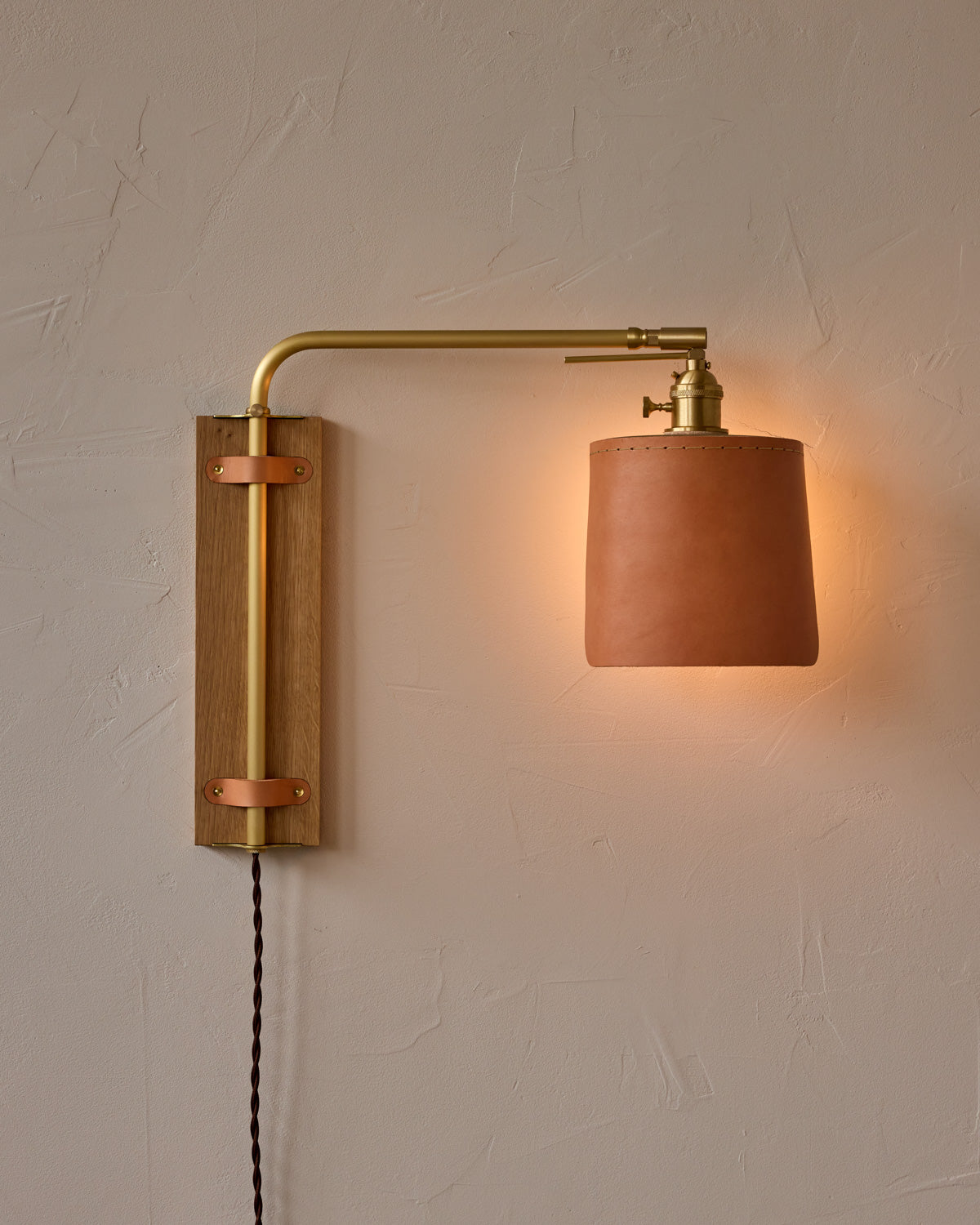 #leather-finish_natural harness #wood-finish_white oak #wiring_plug-in