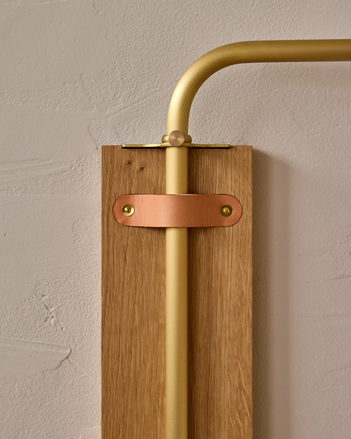 #leather-finish_natural harness #wood-finish_white oak #wiring_plug-in