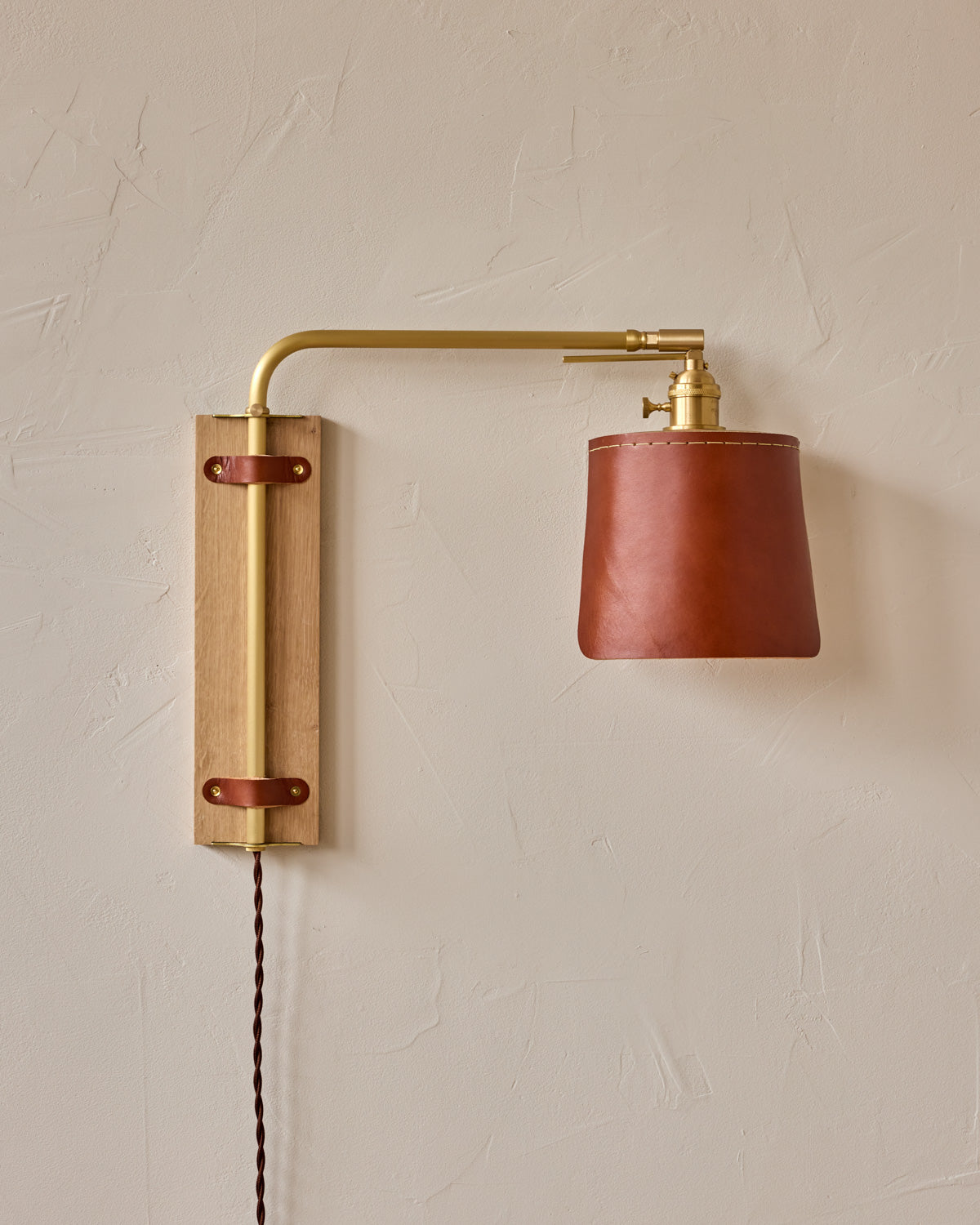 #leather-finish_tan harness #wood-finish_white oak #wiring_plug-in