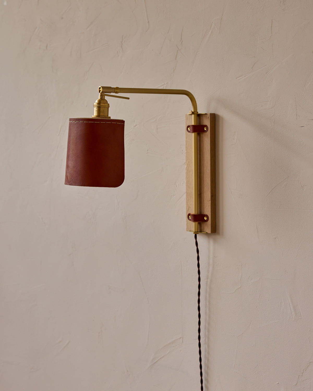 #leather-finish_tan harness #wood-finish_white oak #wiring_plug-in