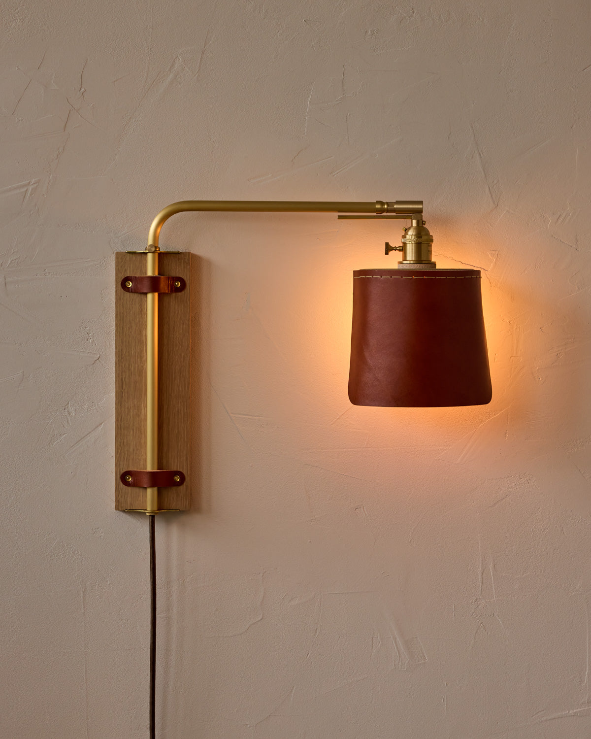#leather-finish_tan harness #wood-finish_white oak #wiring_plug-in