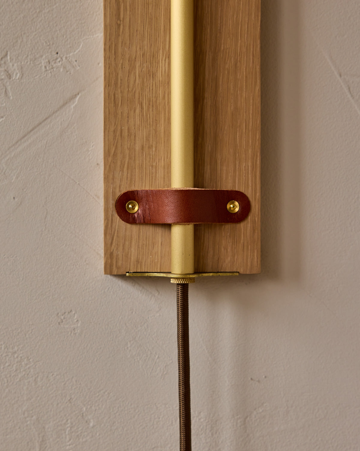 #leather-finish_tan harness #wood-finish_white oak #wiring_plug-in
