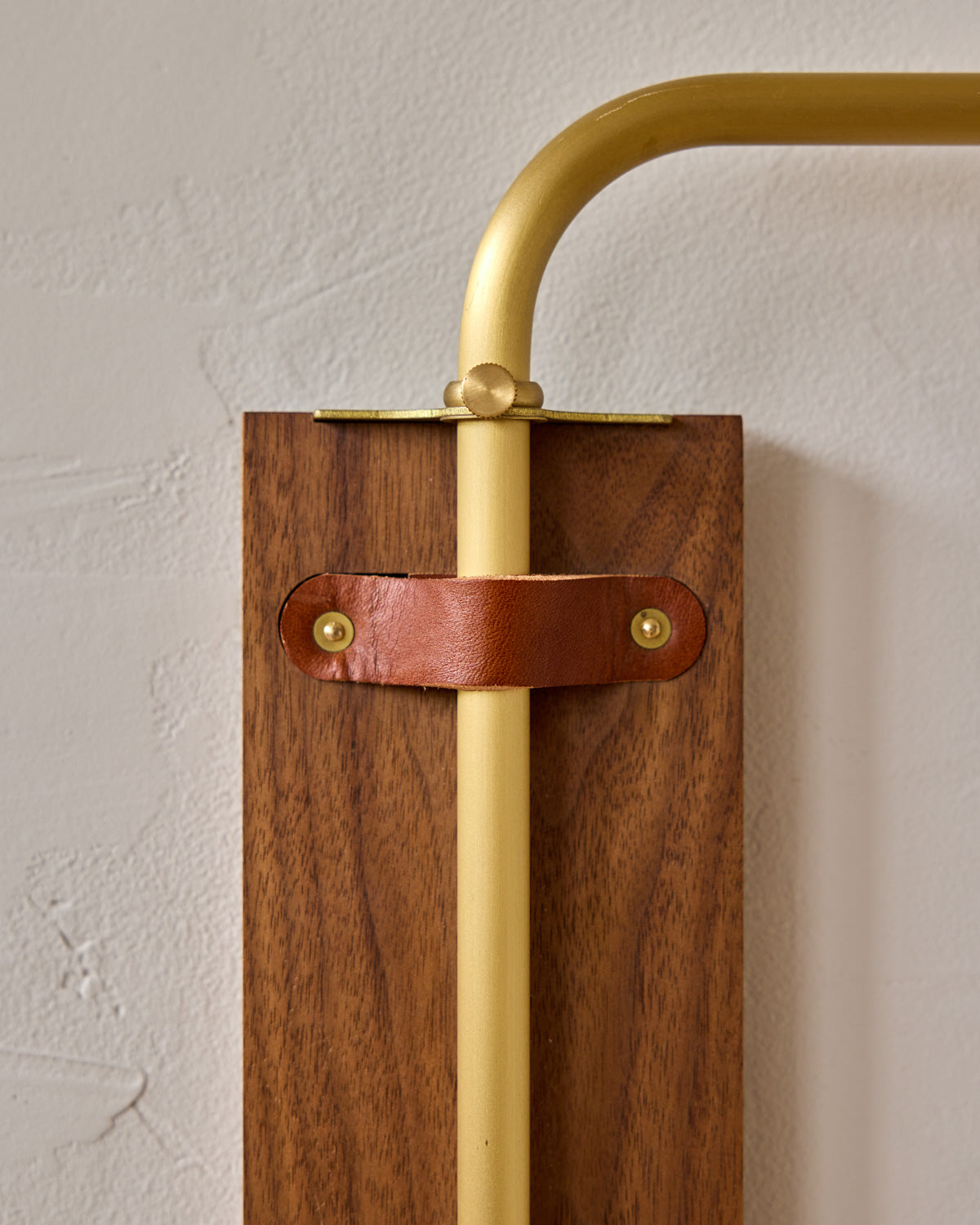 #leather-finish_tan harness #wood-finish_black walnut #wiring_plug-in