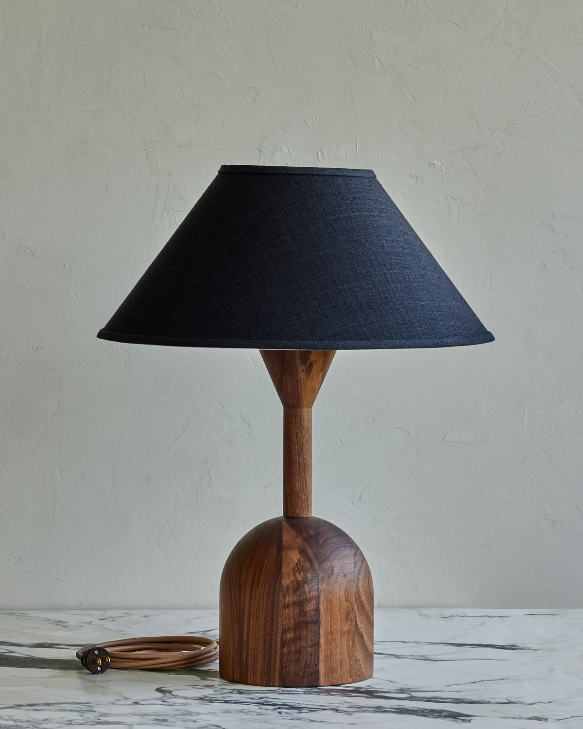 #wood-finish_black walnut
#shade-color_black linen