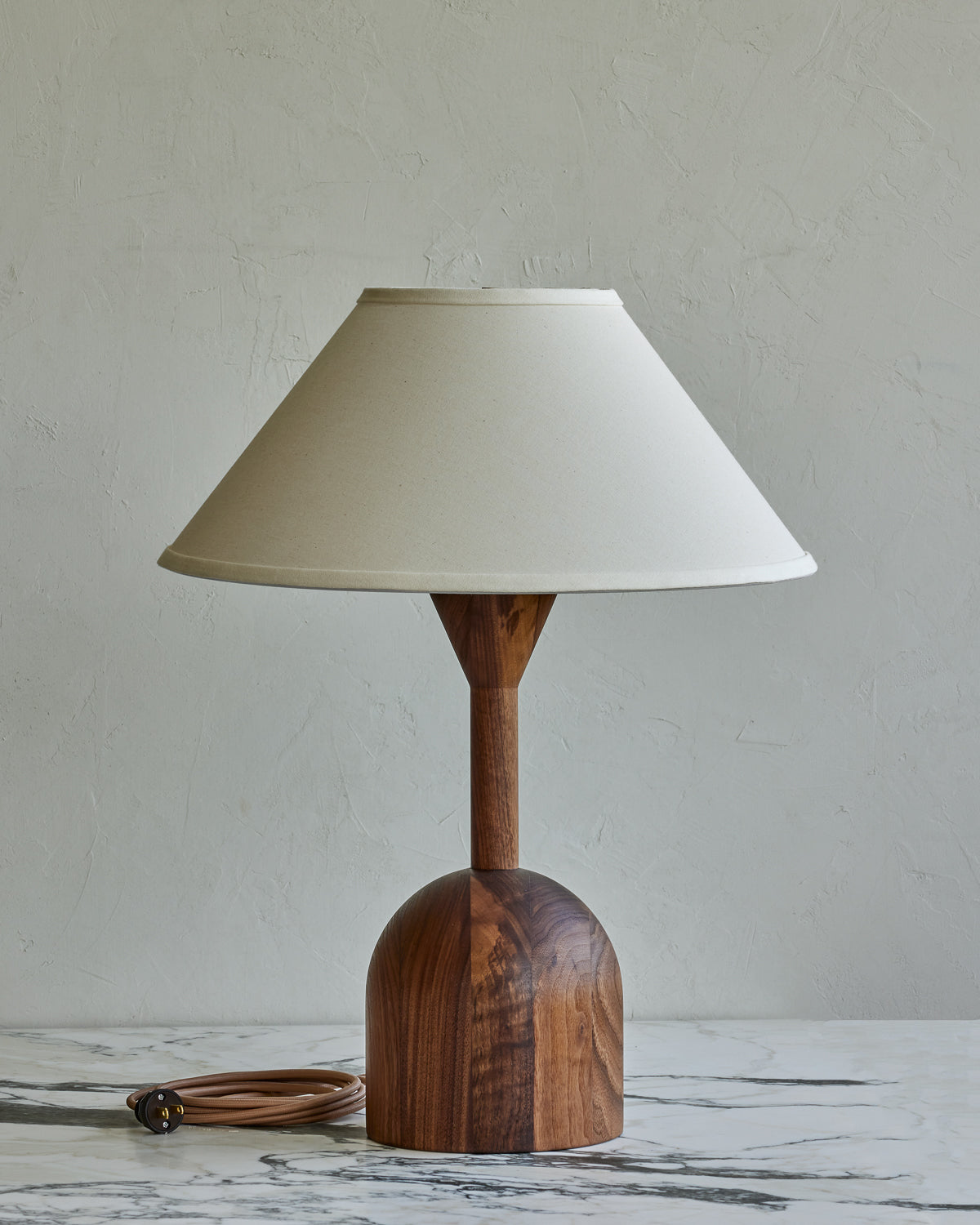 #wood-finish_black walnut
#shade-color_ivory linen