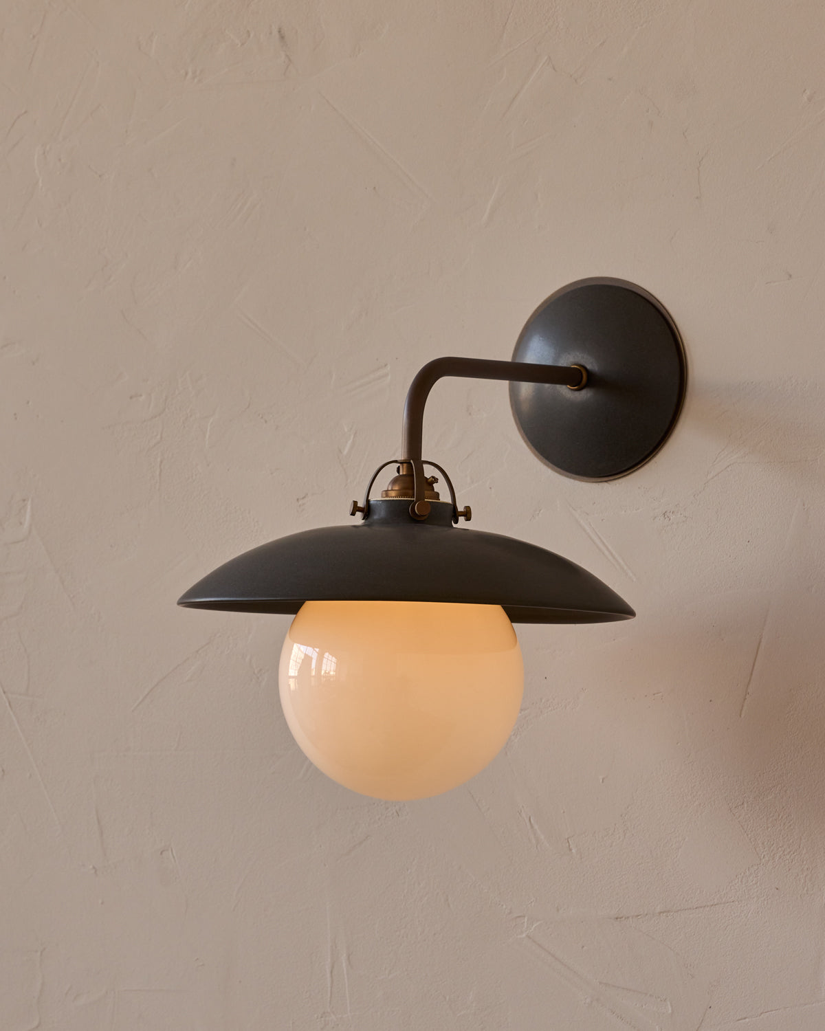 #shade-finish_almost black ceramic
#metal-finish_antique brass
#globe_milk glass
