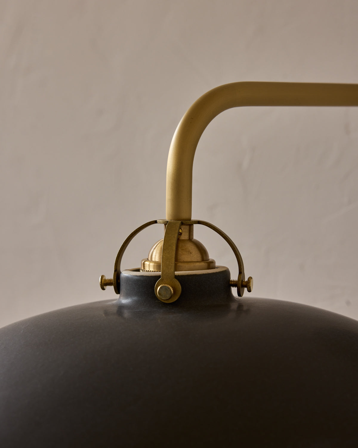 #shade-finish_almost black ceramic
#metal-finish_satin brass
#globe_clear glass