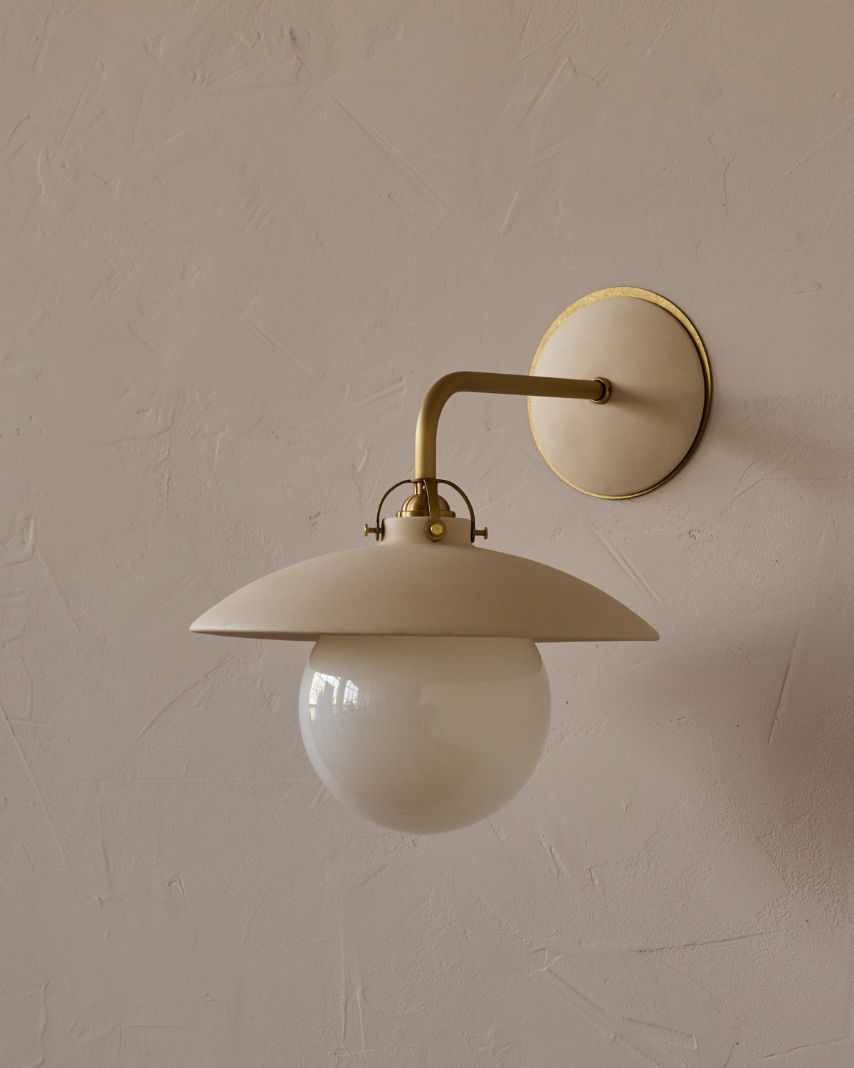 #shade-finish_biscuit ceramic
#metal-finish_satin brass
#globe_milk glass